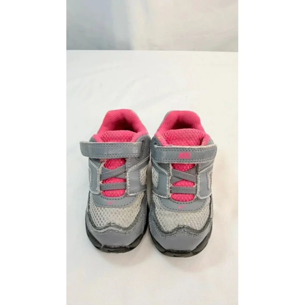 Nike Kids (Toddler) Size 6C Grey w/ Pink GUC